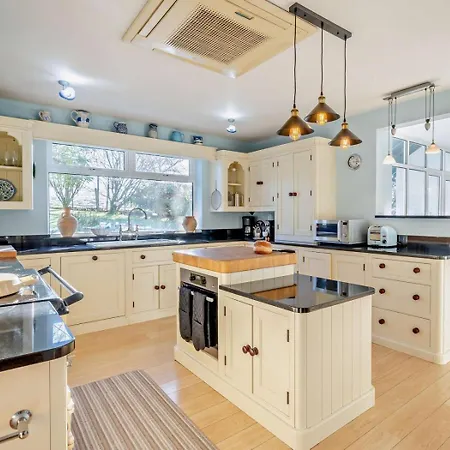 5 Bed In Windermere Oc-93302